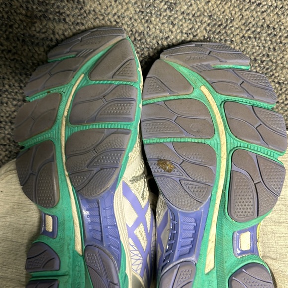 Women’s size 10.5 ASICS gel nimbus 16  worn maybe 10 times. - Picture 5 of 10